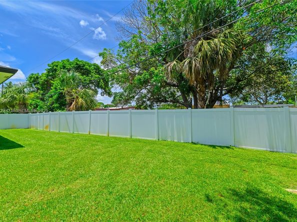 335 NW 15th St, Pompano Beach FL 33060