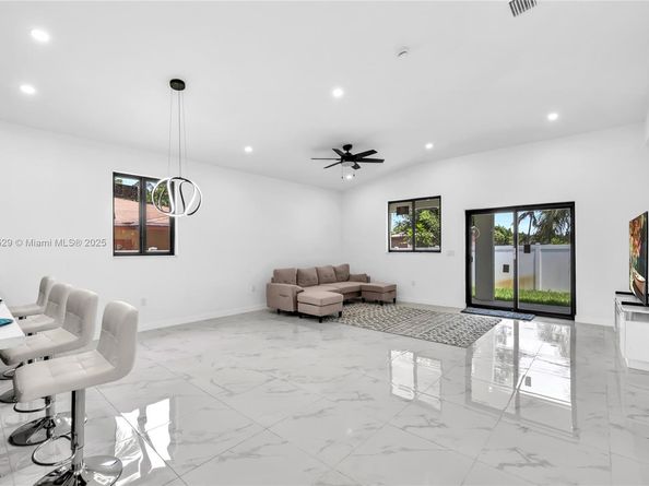 335 NW 15th St, Pompano Beach FL 33060
