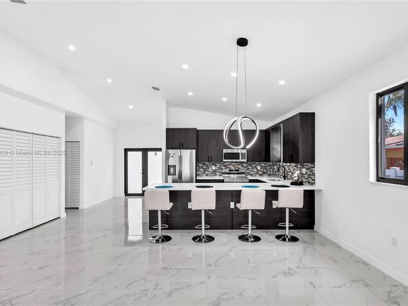 335 NW 15th St, Pompano Beach FL 33060