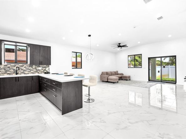 335 NW 15th St, Pompano Beach FL 33060