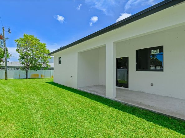 335 NW 15th St, Pompano Beach FL 33060