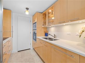 6801 Collins 1215, Miami Beach FL 33141