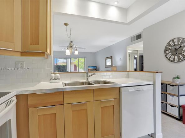 4421 NW 16th St G110, Lauderhill FL 33313