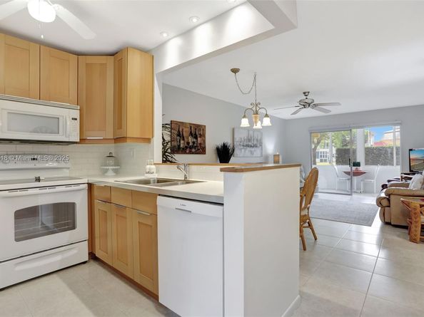 4421 NW 16th St G110, Lauderhill FL 33313