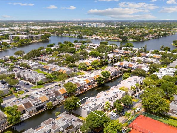 11248 NW 15th Ct, Pembroke Pines FL 33026
