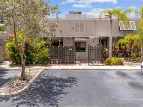 11248 NW 15th Ct, Pembroke Pines FL 33026