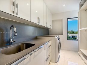 2370 Bayview Ln, North Miami FL 33181