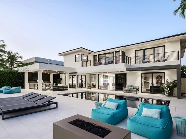 2370 Bayview Ln, North Miami FL 33181