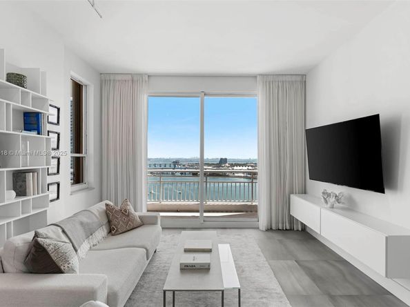 888 Brickell Key Dr 2606, Miami FL 33131