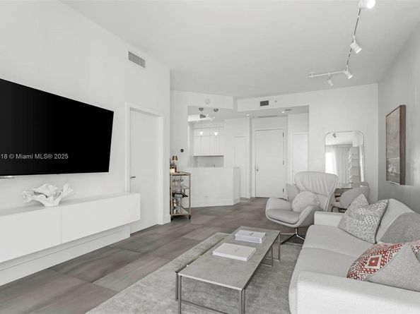 888 Brickell Key Dr 2606, Miami FL 33131