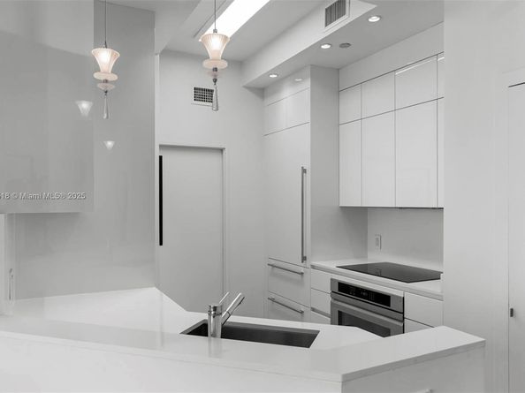 888 Brickell Key Dr 2606, Miami FL 33131