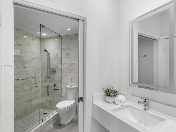 888 Brickell Key Dr 2606, Miami FL 33131