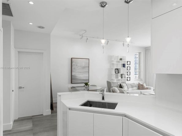 888 Brickell Key Dr 2606, Miami FL 33131