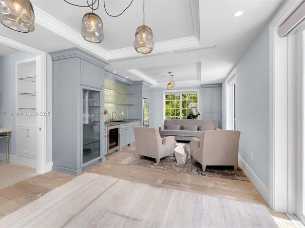 431 W Rivo Alto Dr, Miami Beach FL 33139