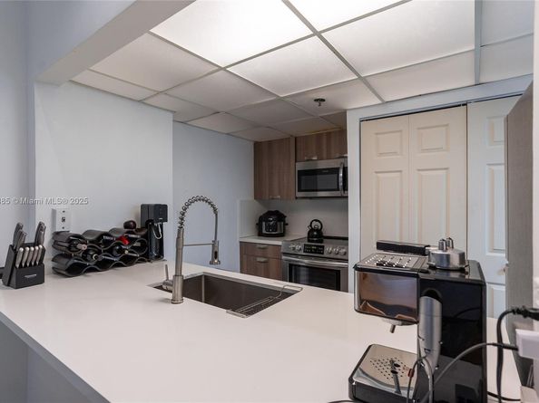 540 Brickell Key Dr 202, Miami FL 33131