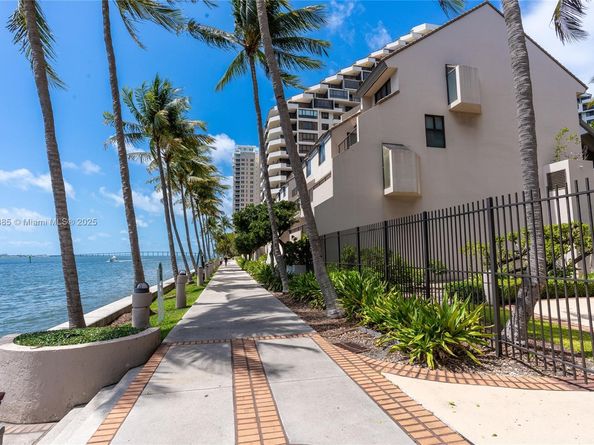 540 Brickell Key Dr 202, Miami FL 33131