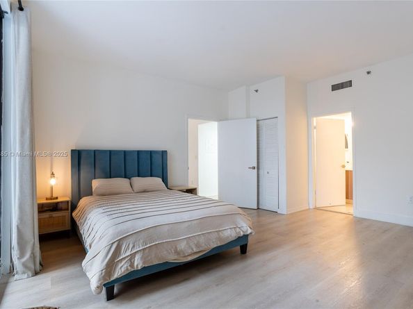 540 Brickell Key Dr 202, Miami FL 33131