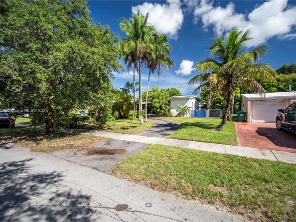 9241 Marine Dr, Cutler Bay FL 33189