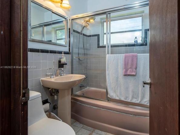 9241 Marine Dr, Cutler Bay FL 33189