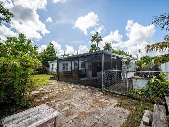 9241 Marine Dr, Cutler Bay FL 33189