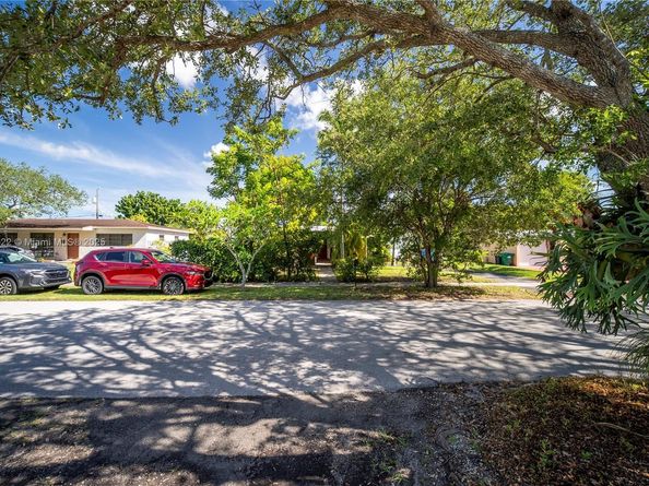 9241 Marine Dr, Cutler Bay FL 33189