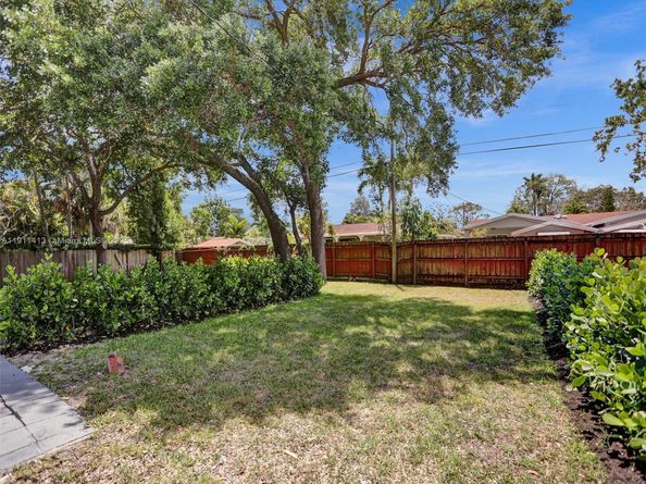 950 SW 29th St, Fort Lauderdale FL 33315