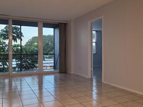 120 Royal Park Dr 3B, Oakland Park FL 33309