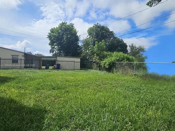 15770 NW 17th Pl, Miami Gardens FL 33054