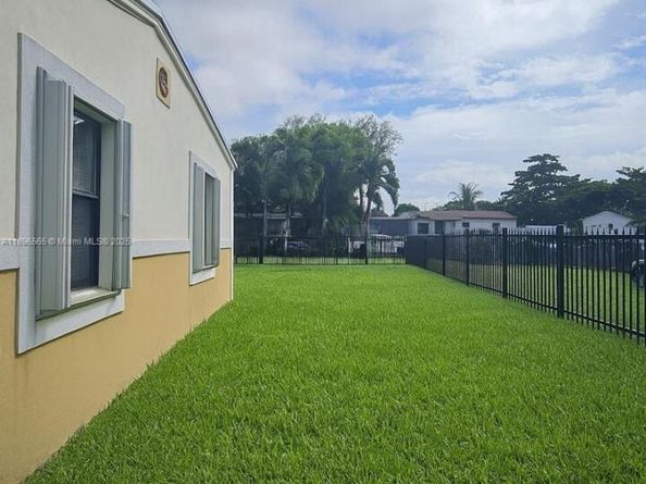 15770 NW 17th Pl, Miami Gardens FL 33054