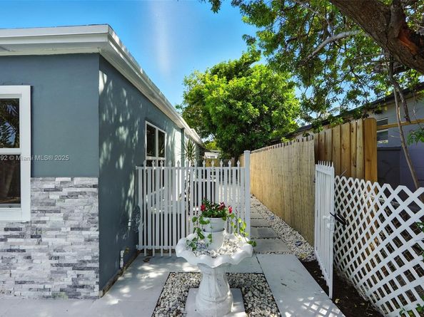 2242 Coolidge St, Hollywood FL 33020