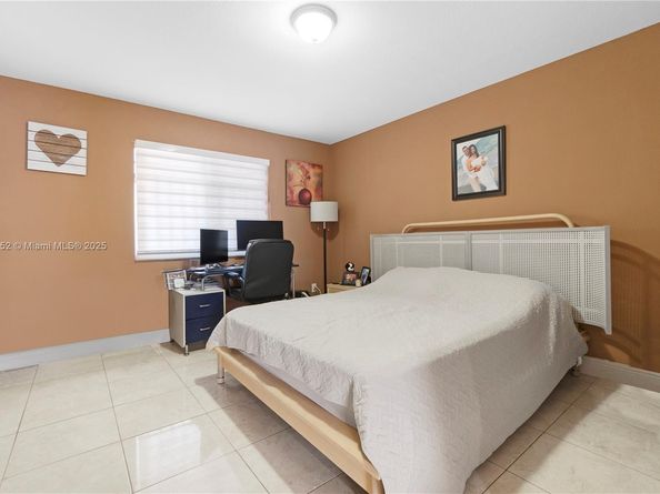 17400 NW 76th Ct, Hialeah FL 33015
