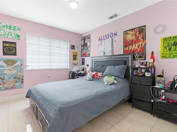 17400 NW 76th Ct, Hialeah FL 33015