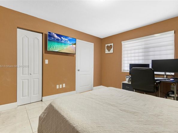 17400 NW 76th Ct, Hialeah FL 33015