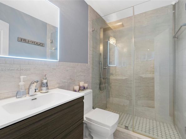 17400 NW 76th Ct, Hialeah FL 33015