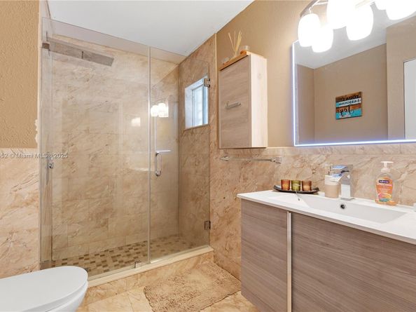 17400 NW 76th Ct, Hialeah FL 33015