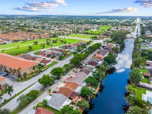 17400 NW 76th Ct, Hialeah FL 33015