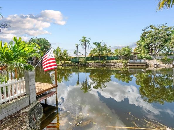 17400 NW 76th Ct, Hialeah FL 33015
