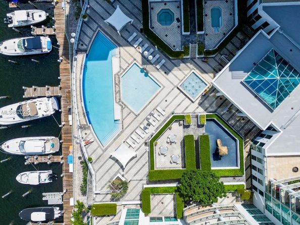 3131 NE 188th St 21004, Aventura FL 33180