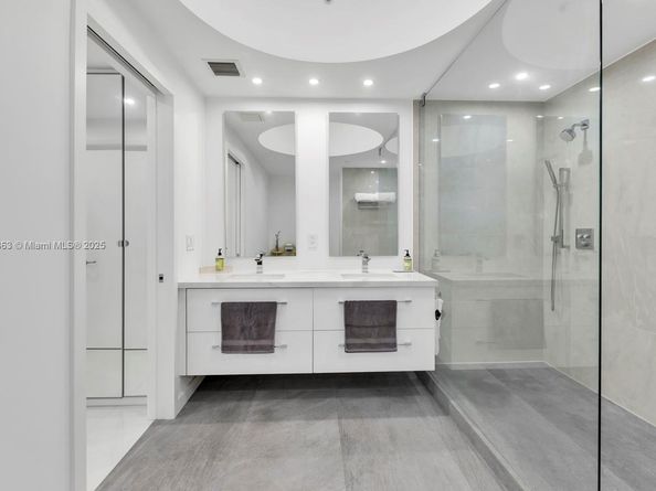 3131 NE 188th St 21004, Aventura FL 33180