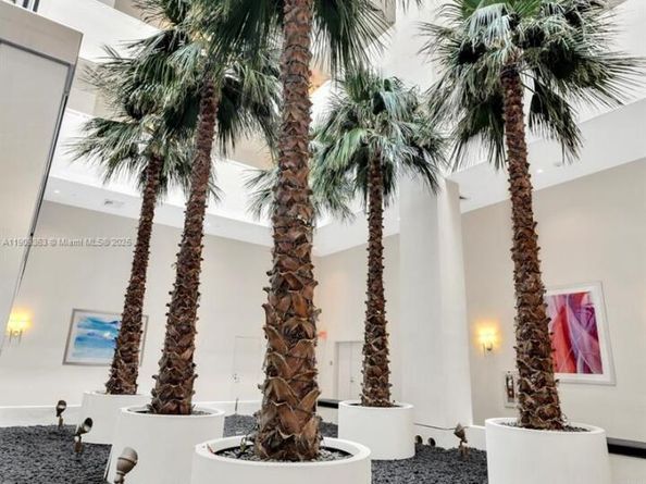 3131 NE 188th St 21004, Aventura FL 33180