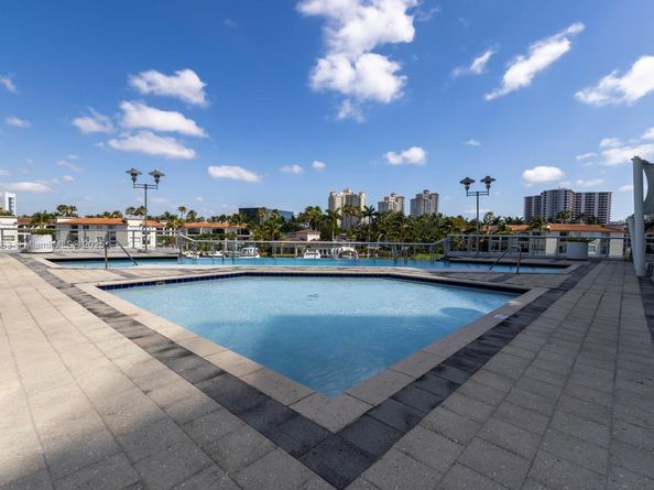 3131 NE 188th St 21004, Aventura FL 33180