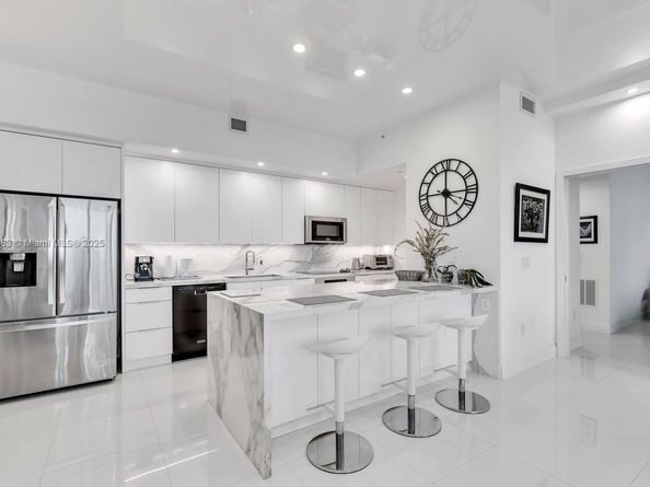 3131 NE 188th St 21004, Aventura FL 33180