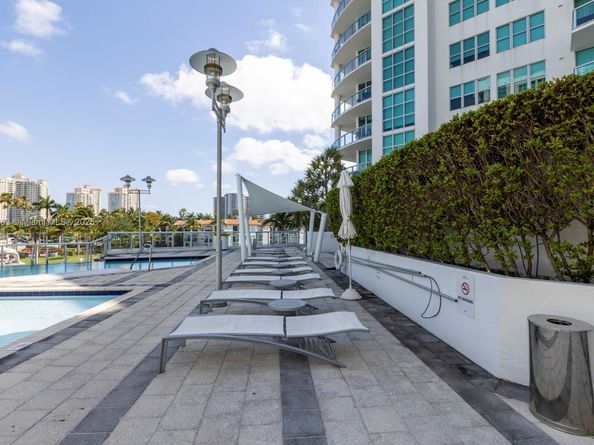 3131 NE 188th St 21004, Aventura FL 33180