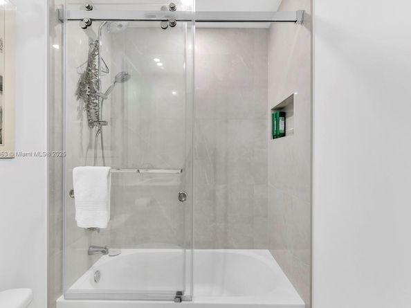 3131 NE 188th St 21004, Aventura FL 33180