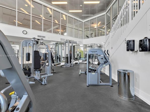 3131 NE 188th St 21004, Aventura FL 33180