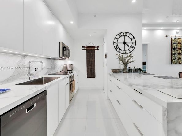 3131 NE 188th St 21004, Aventura FL 33180