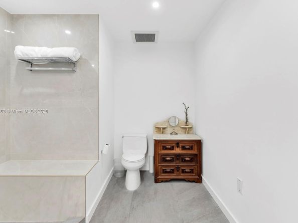 3131 NE 188th St 21004, Aventura FL 33180