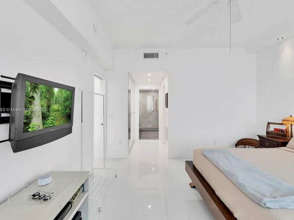 3131 NE 188th St 21004, Aventura FL 33180