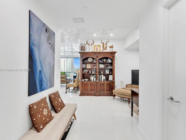 3131 NE 188th St 21004, Aventura FL 33180