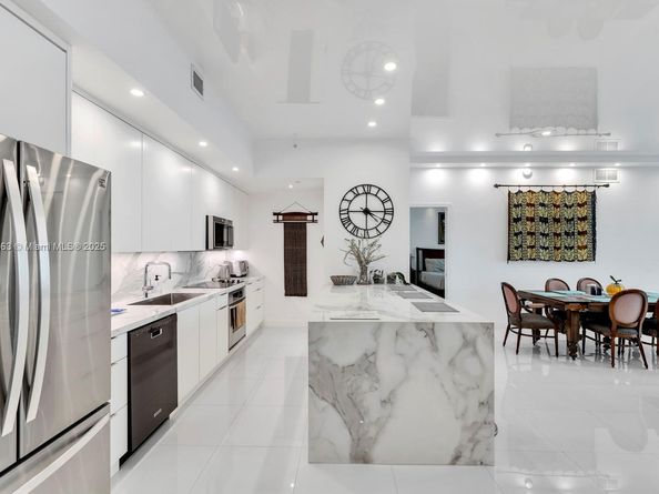 3131 NE 188th St 21004, Aventura FL 33180